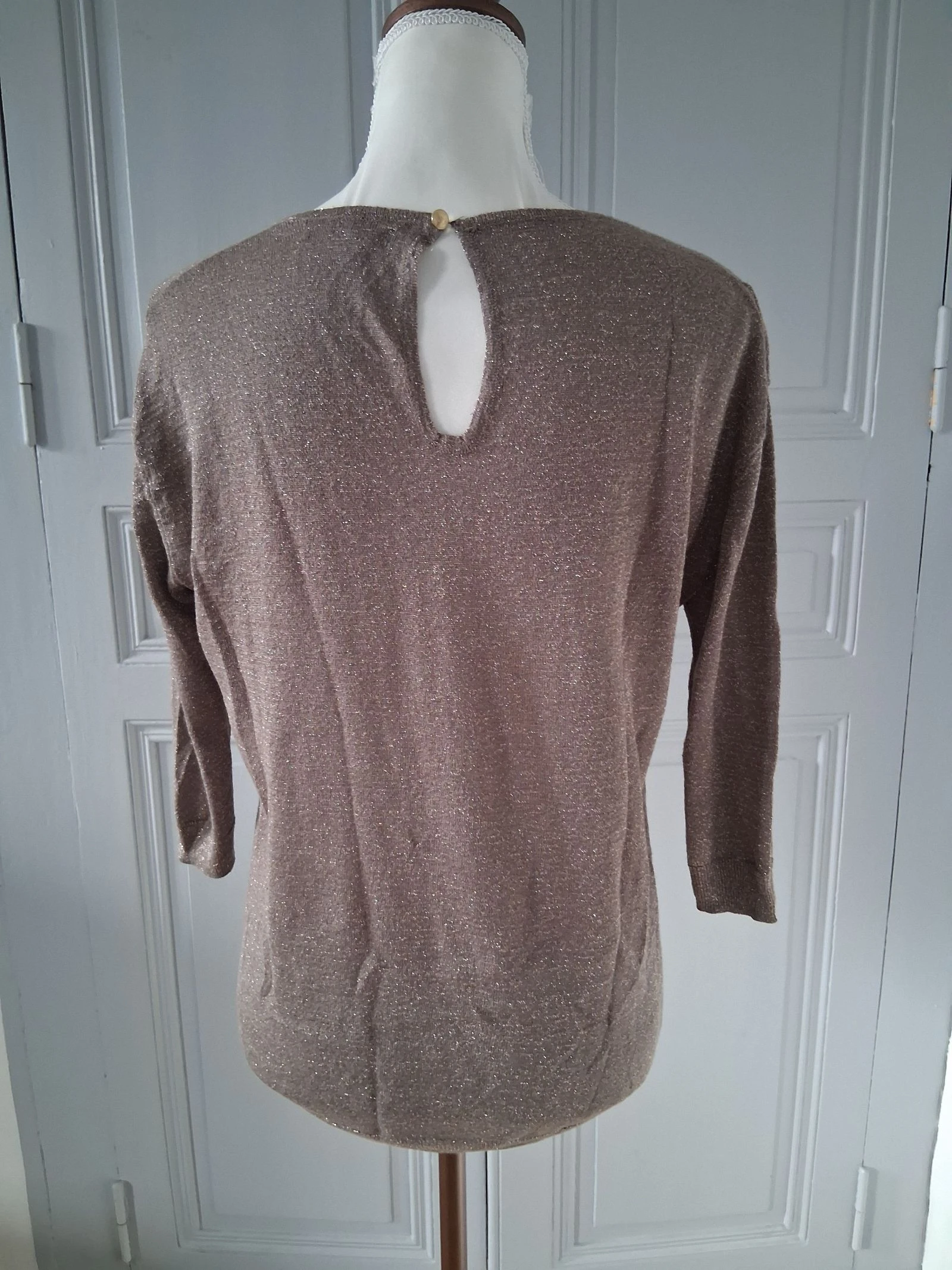 Suéter fino iridiscente color taupe de Mango - Corte fluido y elegante - Talla M – photo 5